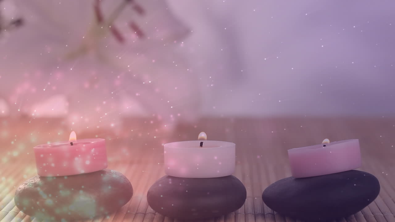 Animation af lyspletter over stearinlys og blomst
