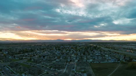 Drone-Flotando-Durante-Una-Puesta-De-Sol-Occidental-En-Colorado