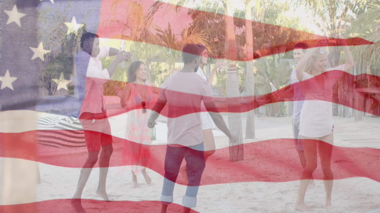 animación de ondear la bandera de américa sobre diversos amigos en una playa soleada para el día de la independencia