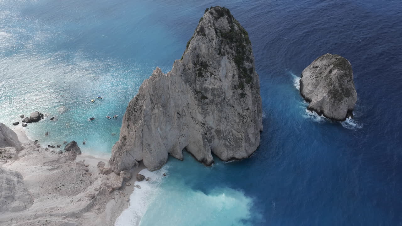 rocas de mizitres y lugar pintoresco de la isla de zakynthos, grecia