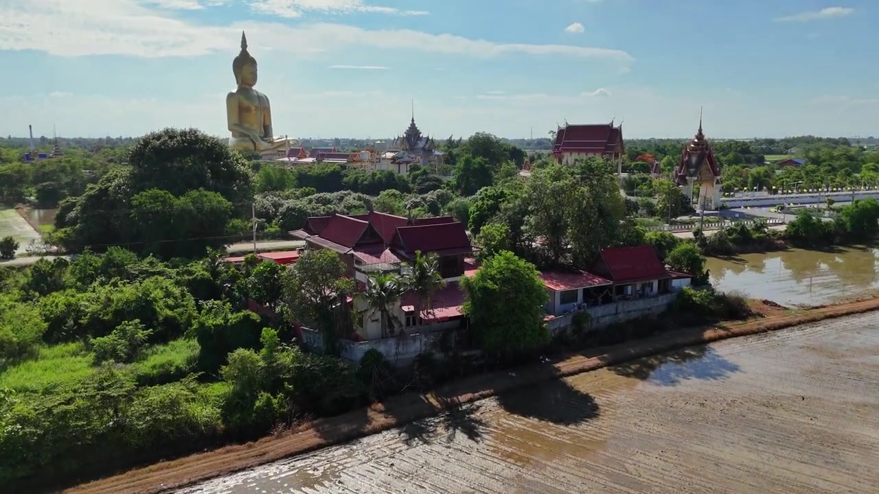 Bay trên những cánh đồng lúa và tượng Phật lớn nhất Thái Lan, Ang Thong