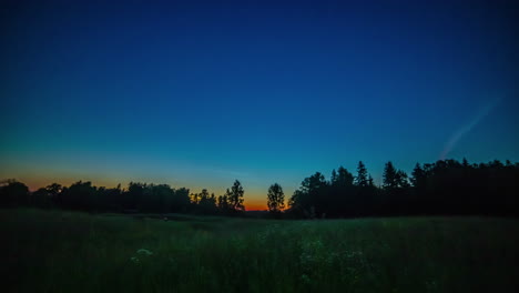 Timelapse-Colorido-Amanecer-A-Través-De-Tierras-De-Cultivo-Escénicas