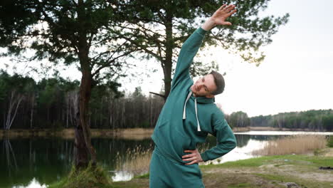 hombre haciendo deportes al aire libre
