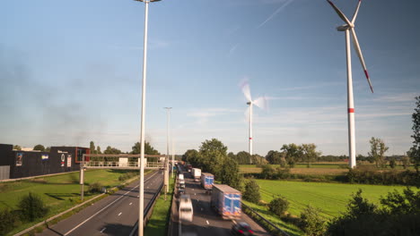 Cars-stopping-on-sides-in-highway-road-to-leave-space-for-emergency-vehicles-in-Belgium,-time-lapse