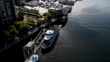 yates en el puerto deportivo de vancouver