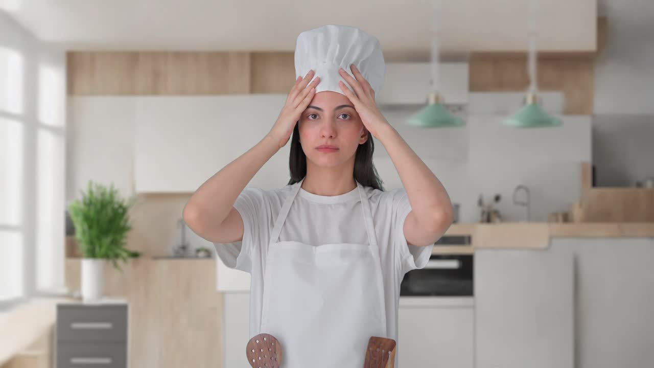 chef profesional india con sombrero y delantal