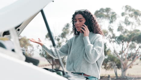 woman on phone with car trouble