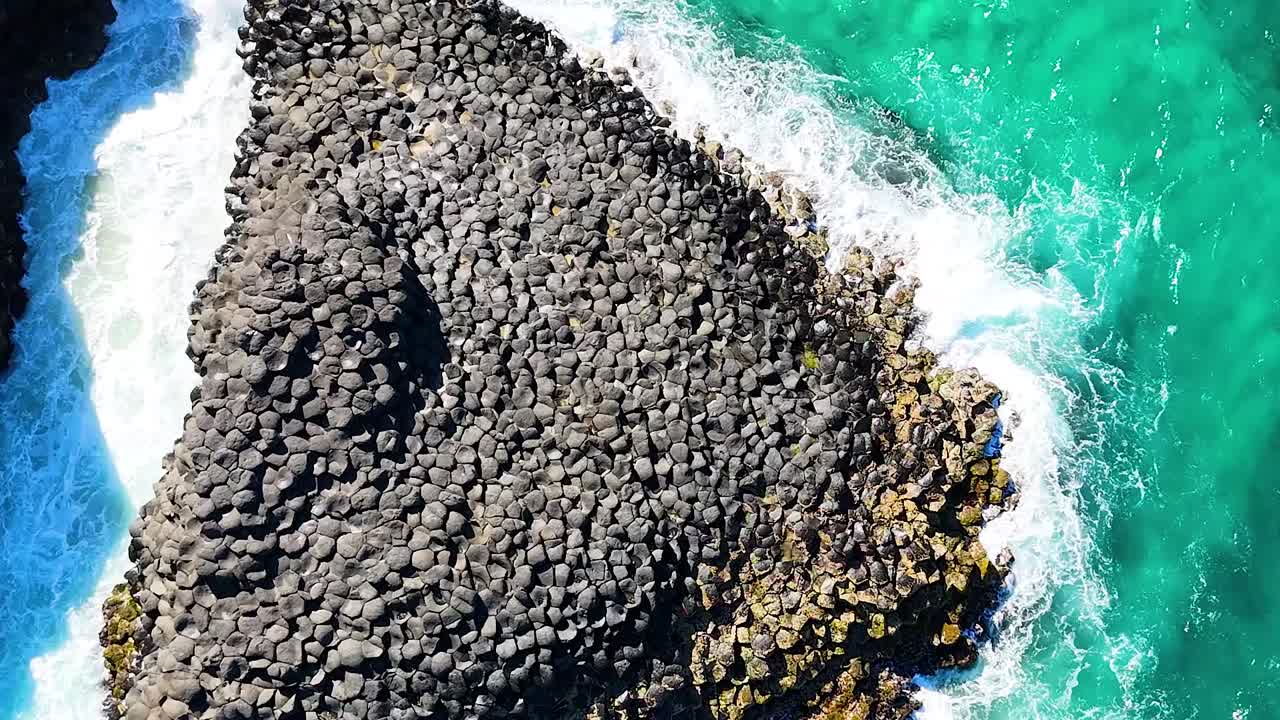독특 한 화산 암석 형성 의 공중 사진