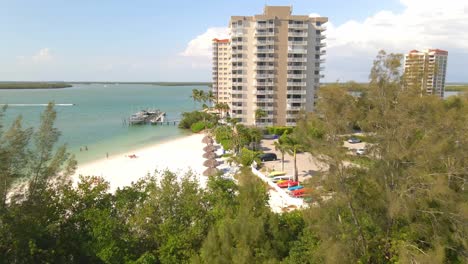 Aerial-view-of-hotels-and-marina-beach-club-in-Lovers-Key,-Florida