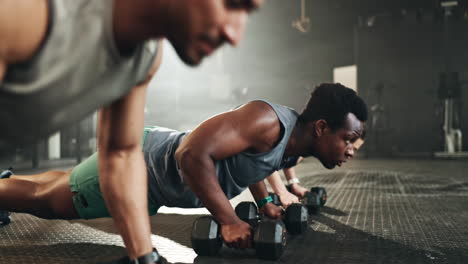 Freunde-Im-Fitnessstudio,-Gruppen-Selfie-Und-Gesicht-Mit-Frieden