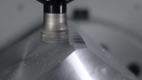 CNC-Fräsmaschine-Für-Die-Metallbearbeitung.-Schneiden-Von-Metall-Moderne-Verarbeitungstechnologie.