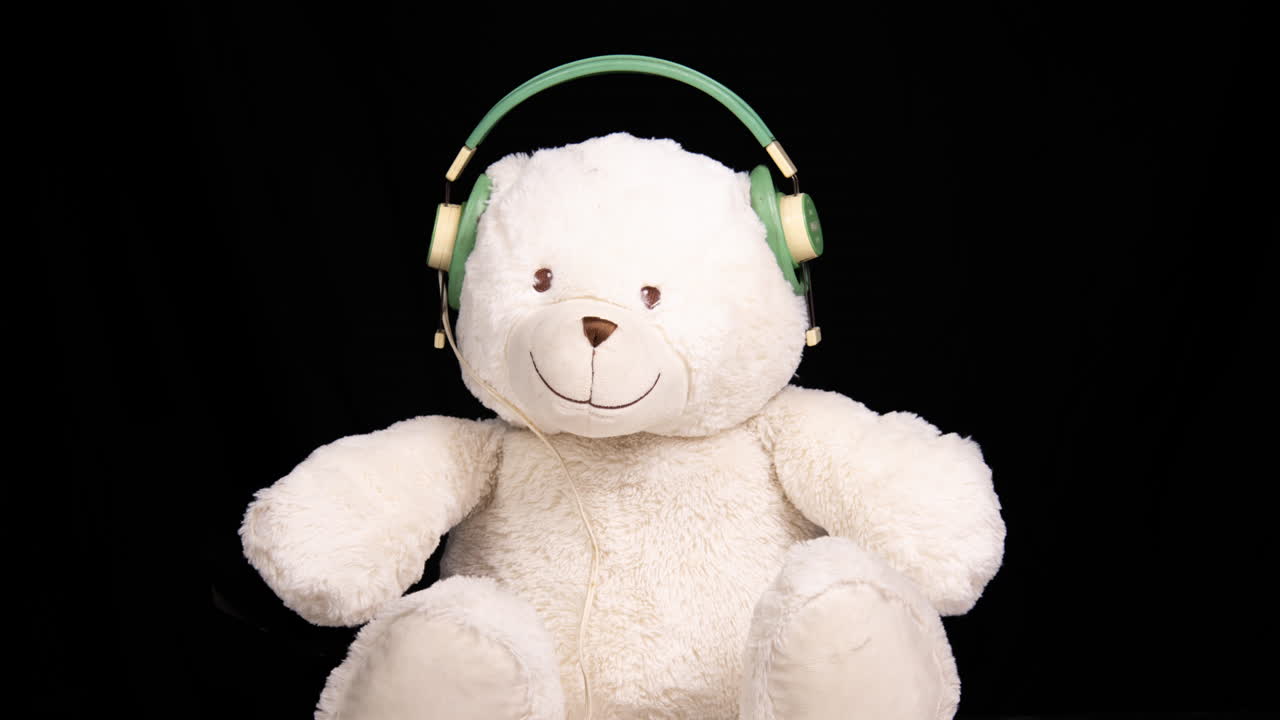 헤드폰 을 착용 한 테디 베어