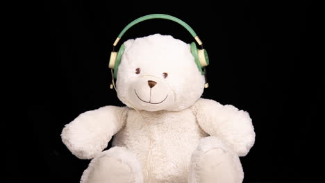 oso de peluche con auriculares