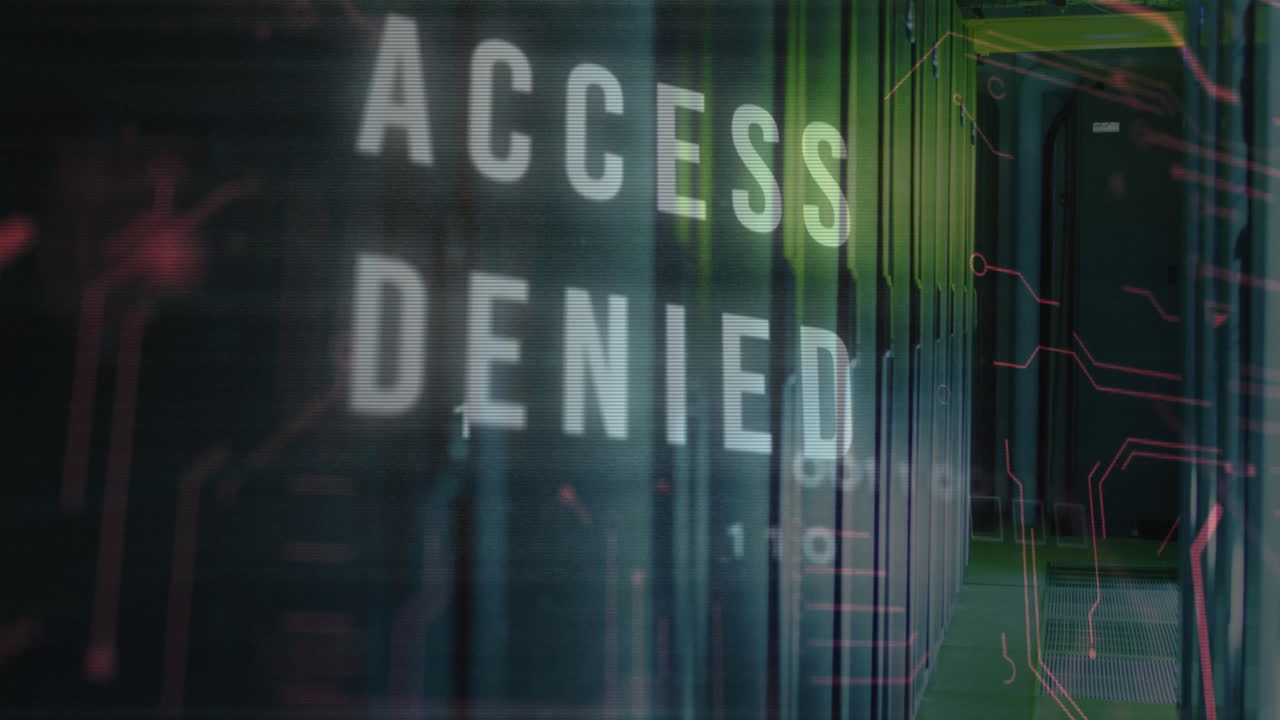 animación del texto de acceso denegado sobre el procesamiento de datos y la sala del servidor