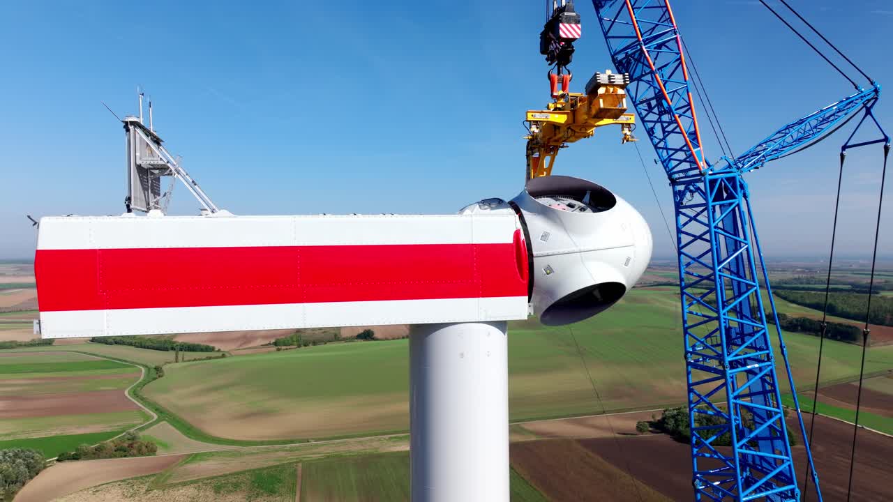 cabeza de turbina eólica en construcción - primer plano aéreo