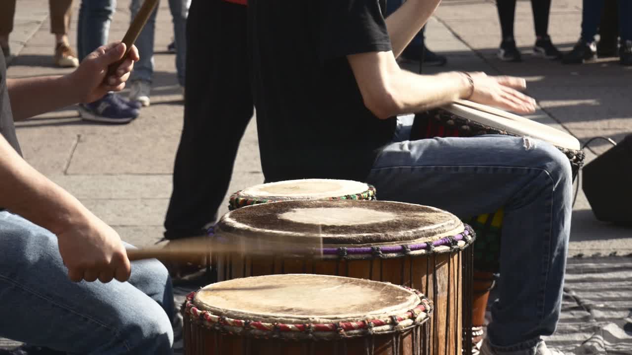 Street musicians playing in Bologna HFR