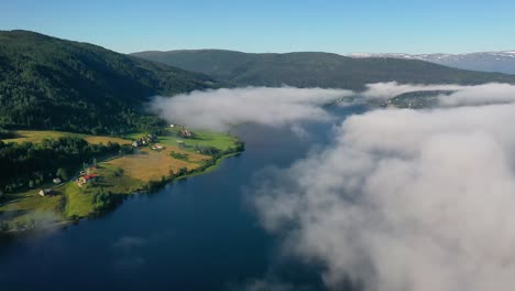 Imágenes-Aéreas-Hermosa-Naturaleza-Noruega-Sobre-Las-Nubes.