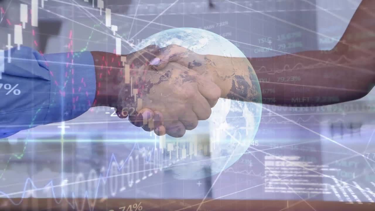 procesamiento de datos del mercado de valores contra la sección media de un hombre de negocios y una mujer de negocios que se dan la mano