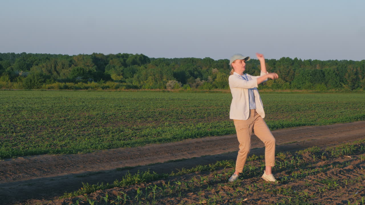 ⁇  에 있는 여자