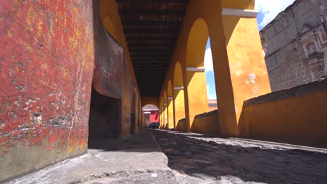 Kolonialpassage-Mit-Bögen.-Antigua-Guatemala