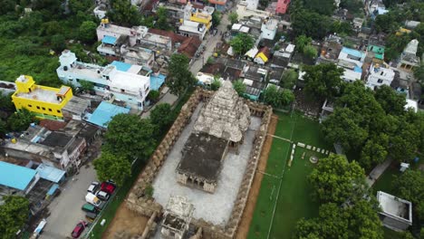 Volar-Hacia-El-Templo-Kailasanathar,-Kanchipuram,-Tamil-Nadu