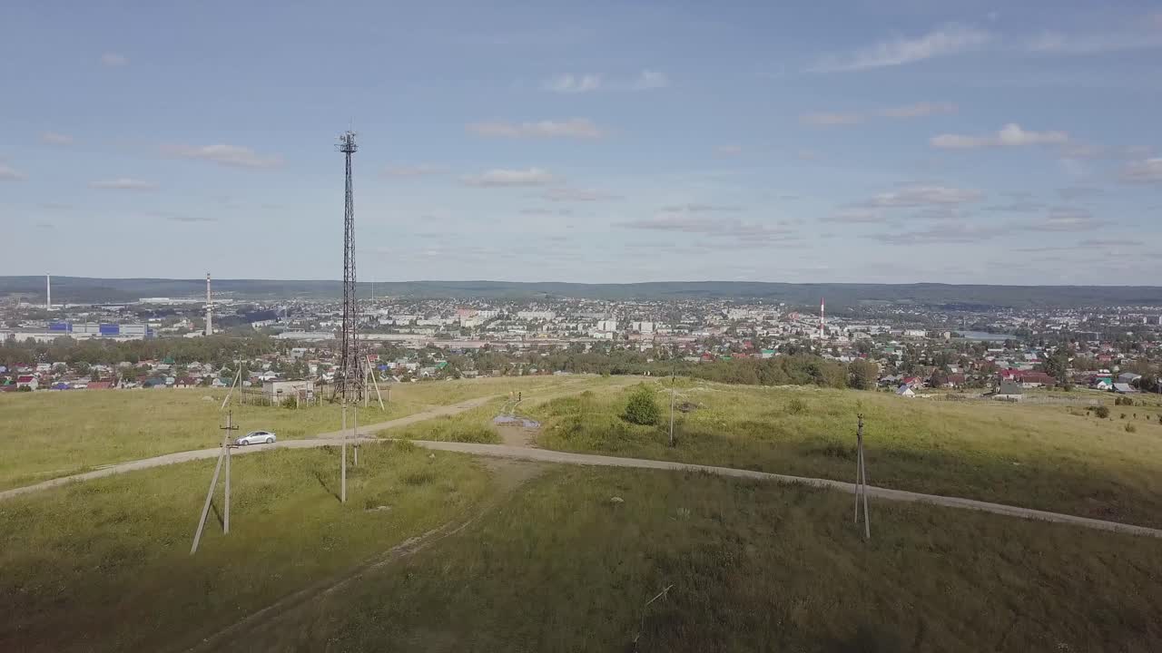 언덕 꼭대기 에서 도시 의 파노라마 뷰