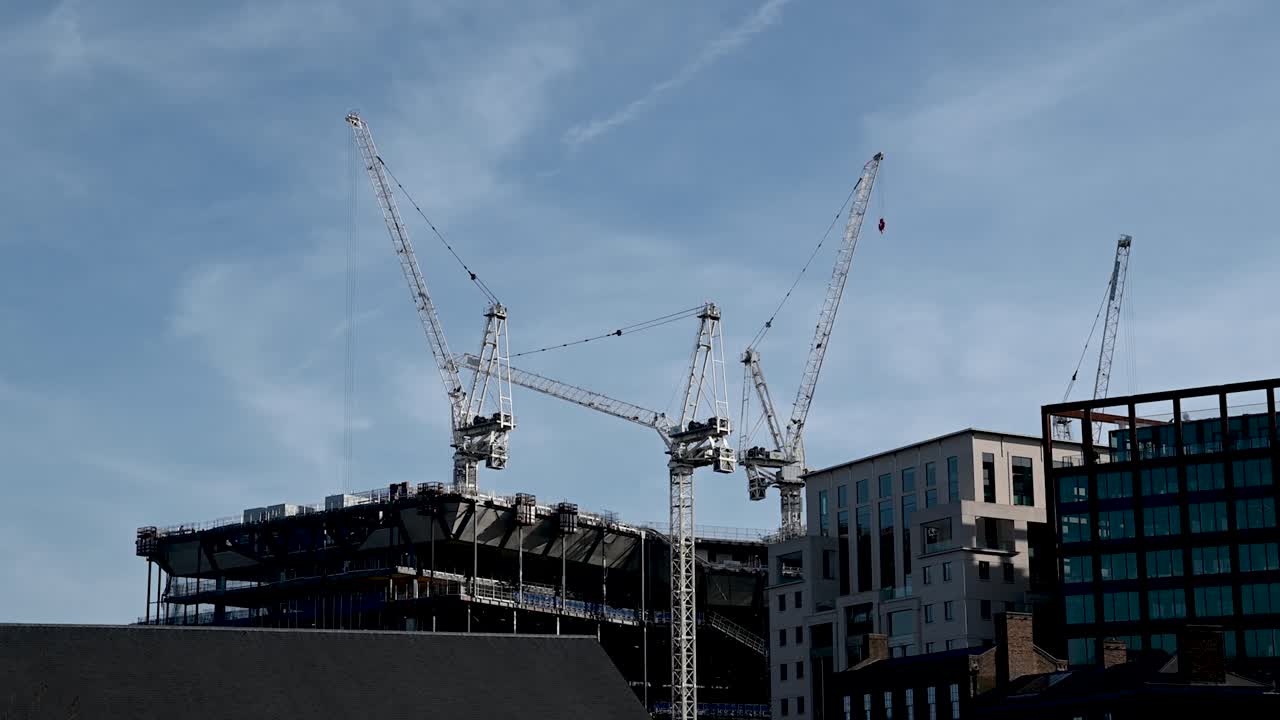 trabajos de grúas en la construcción de la nueva oficina de google cerca de kings cross, londres, reino unido