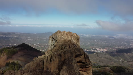 vista aérea roque saucillo gran isla canaria españa círculo movimiento tiro