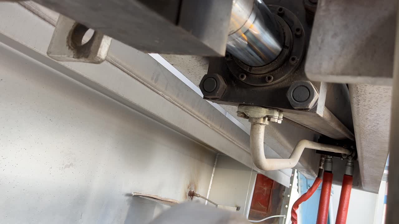 de un movimiento de pistón hidráulico