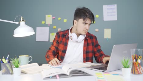 Ehrgeiziger-Und-Zielstrebiger-Männlicher-Student.