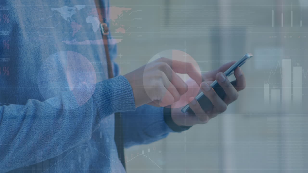 animación de la interfaz infográfica sobre la sección media de un hombre biracial que envía mensajes por teléfono celular