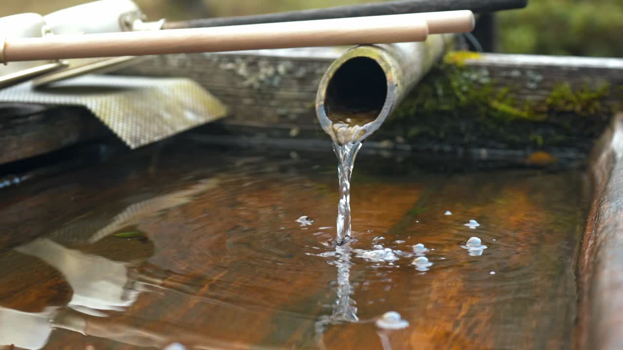 A calming scene of a traditional fountain located along the historic Nakasendo Trail in Japan.