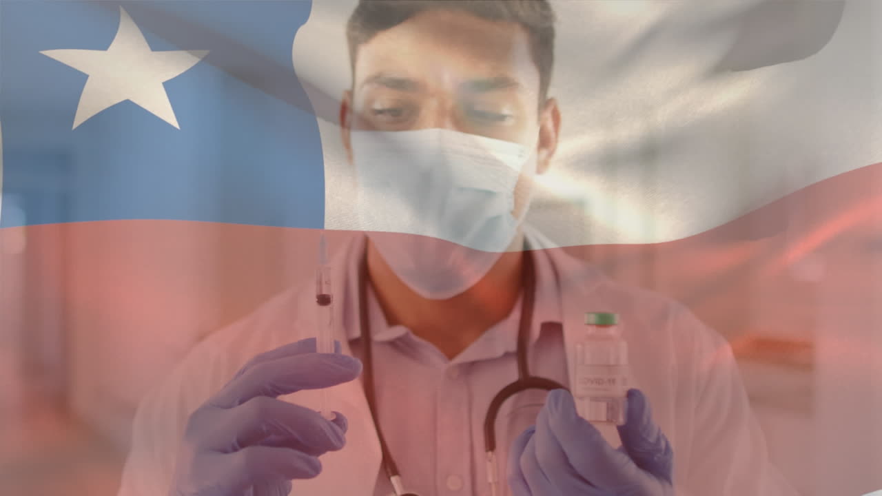 animación de la bandera de chile ondeando sobre el médico con máscara facial y con la vacuna en la mano