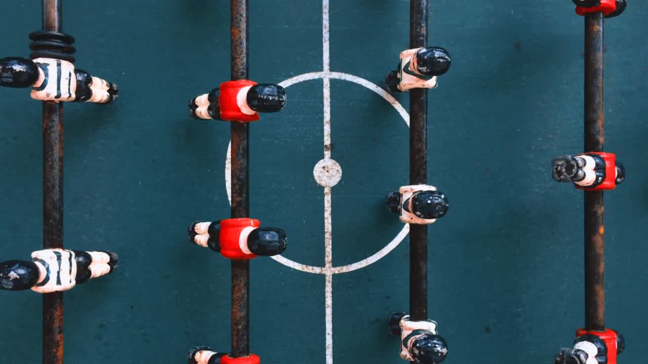 평면도 라이브 테이블 축구 축구 경기 경기 일 여가 시간 경쟁 스포츠 전투 개요 목표 승리 공 빈티지 복고풍 게임 블루 필드 오프사이드 없음