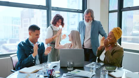 Trabajo-En-Equipo,-Choca-Esos-Cinco-Y-Aplausos-De-Negocios.