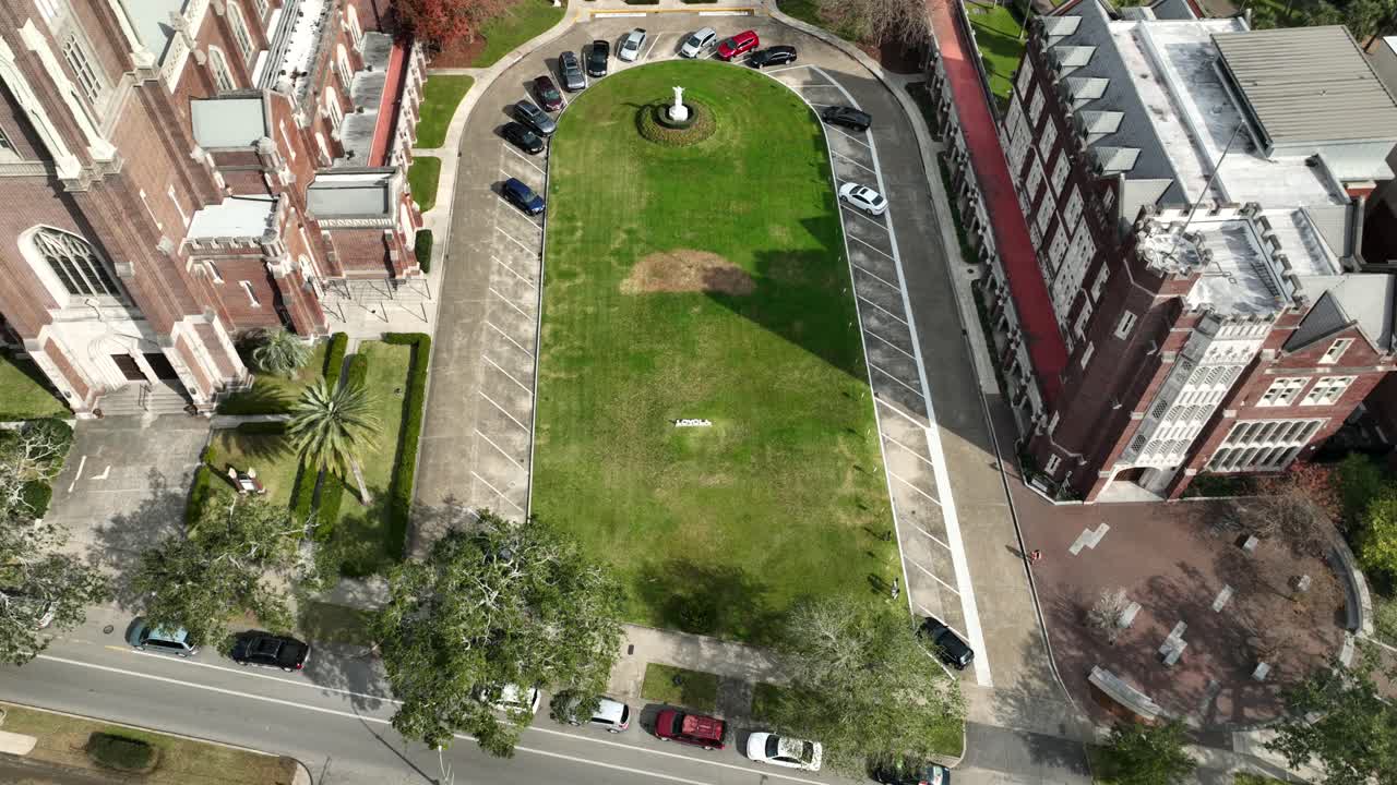 vista aérea de marquette hall en la universidad de loyola en nueva orleans