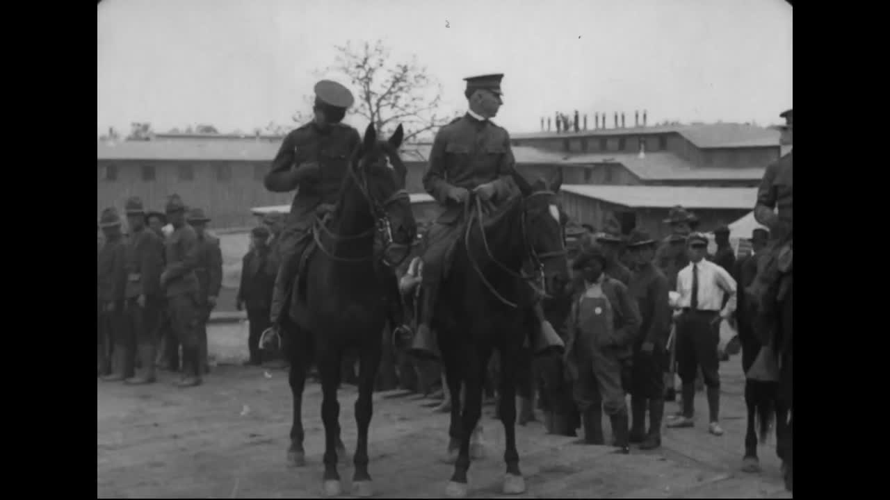 陸軍長官およびコーネリアス ヴァンダービルト大佐は、キャンプ ハンフリーズ バージニアで完成した軍の兵舎を捧げます