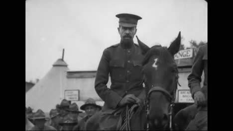 el secretario de guerra baker y el coronel cornelius vanderbilt dedican los cuarteles del ejército en camp humphreys virginia