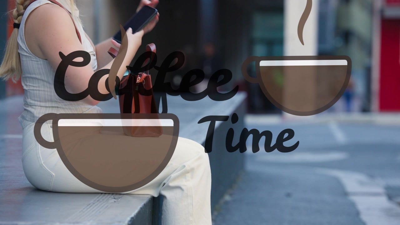 Siddende kvinde reagerer på 'Coffee Time'-overlay, rækker ned i tasken og tapper på telefonen for at bestille kaffe.