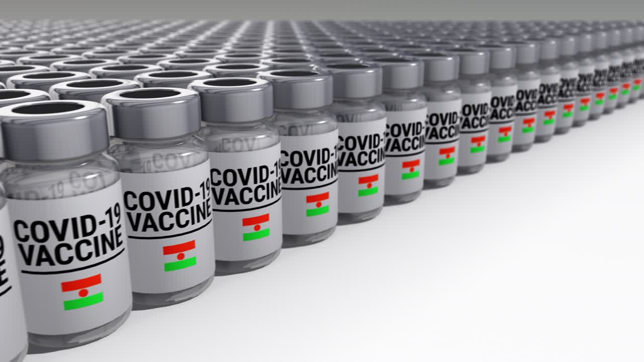 botellas de vacuna contra el covid-19 en el níger