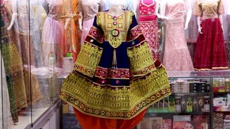 el vestido afgano de gande