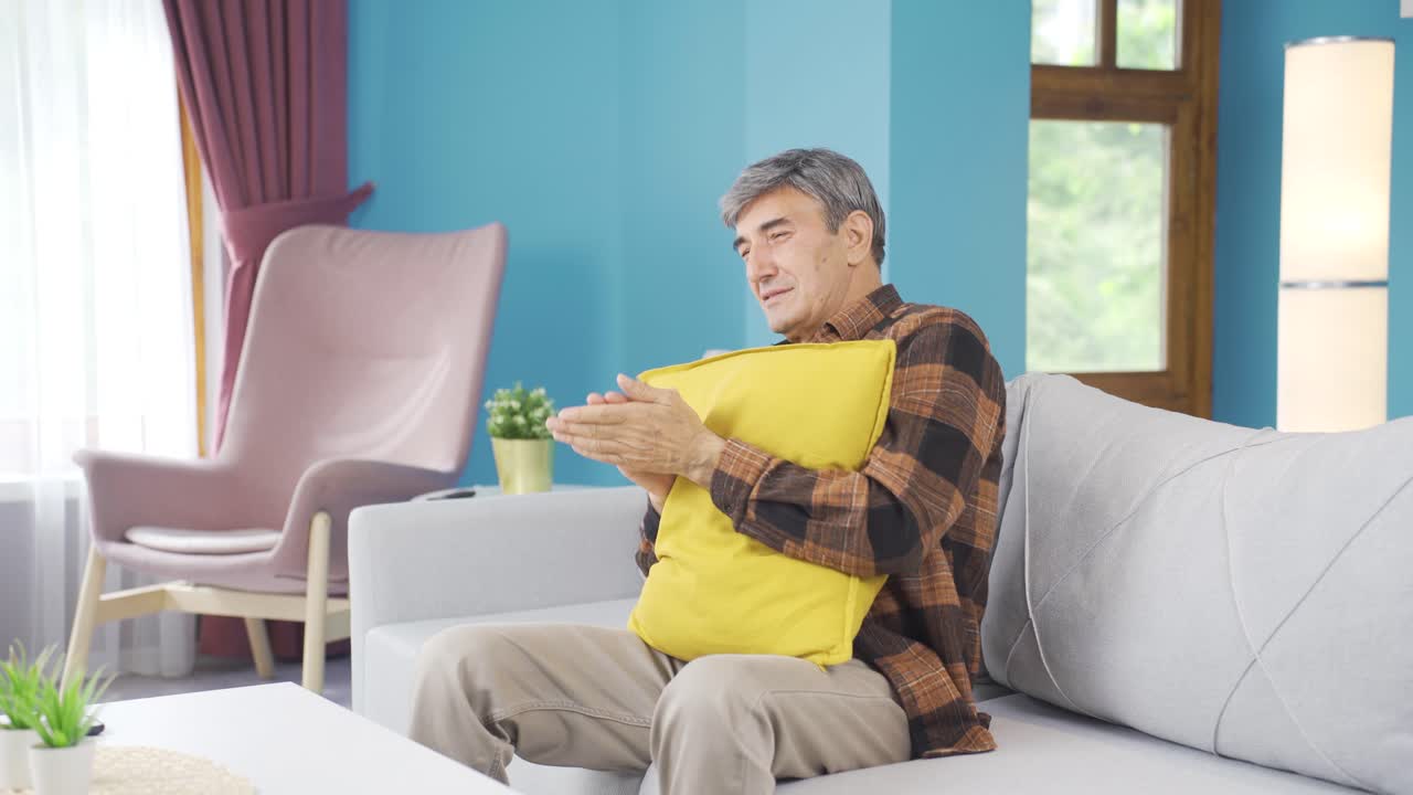 재 ⁇ 는  ⁇ 은이.  ⁇ 은이가 재 ⁇ 고 귀여운 움직임을 하고 있어.