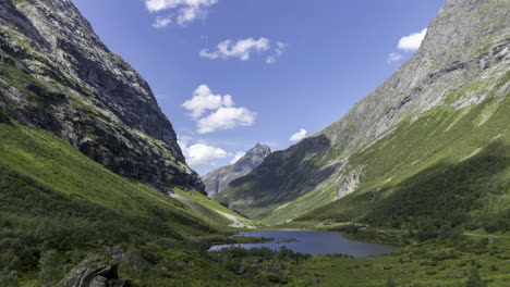 hermoso y salvaje lapso de tiempo del valle de la naturaleza noruega en verano, norgangsdalen