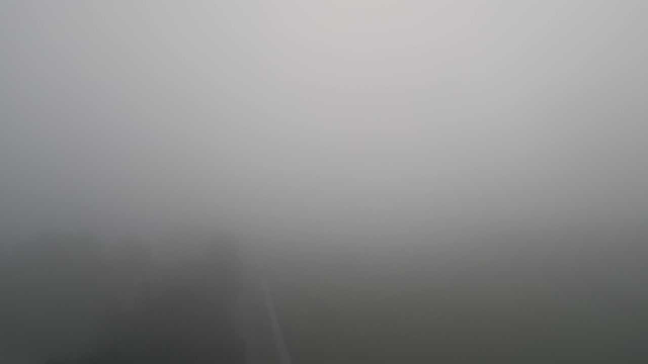 구름을 통해 해가 뜨거나 해가 지는 것