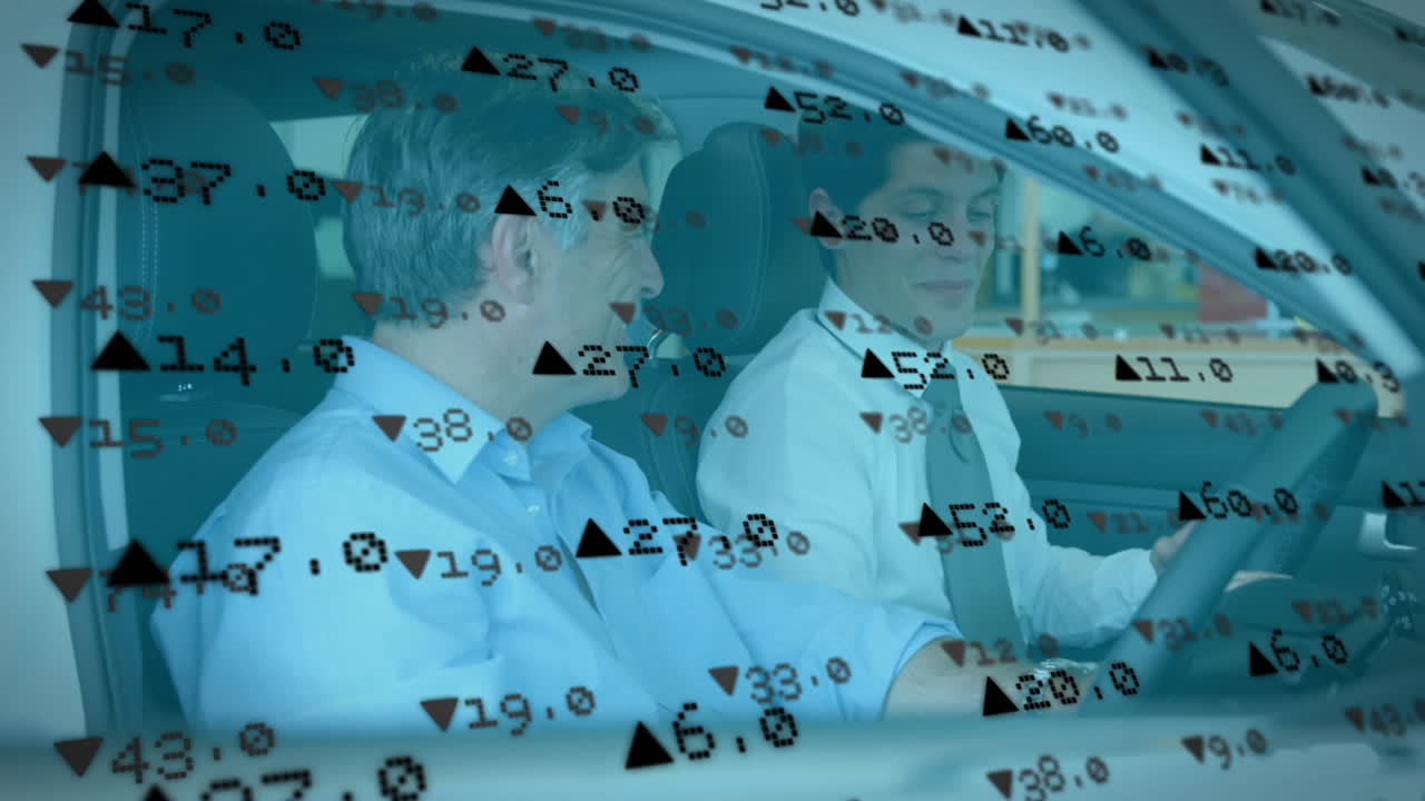 자동차에 앉아서 대화하는 두 명의 백인 남성 위에 떠다니는 숫자의 애니메이션