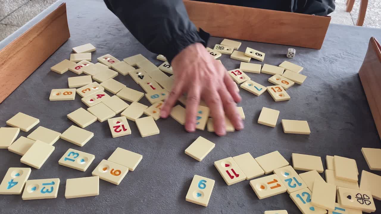 jugar al rummy (okey) - juego tradicional turco okey.