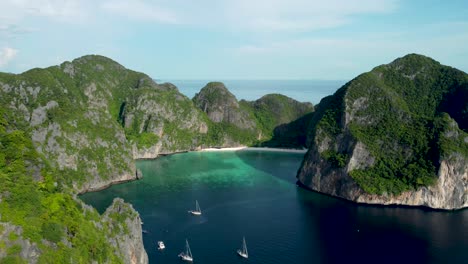 Maya-Bay-Wide-Shot,-Ko-Phi-Phi-Le-Island---Krabi-Province-Thailand