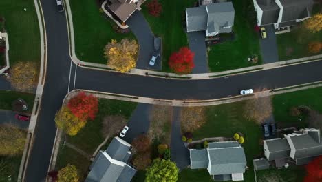 Suburban-homes-in-USA-during-autumn
