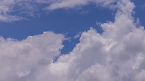 lapso de tiempo de las nubes de tormenta monzónicas que se forman durante la estación húmeda en el territorio del norte