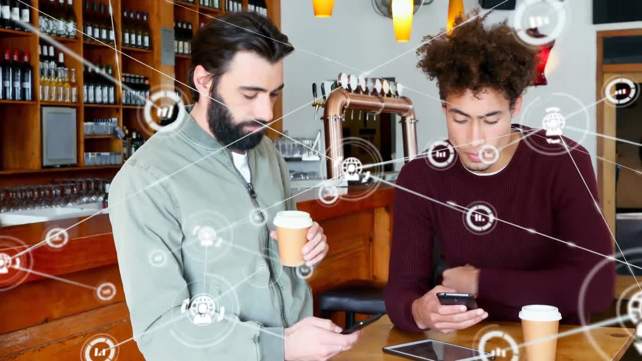 red de conexiones contra dos hombres que usan teléfonos inteligentes mientras beben café